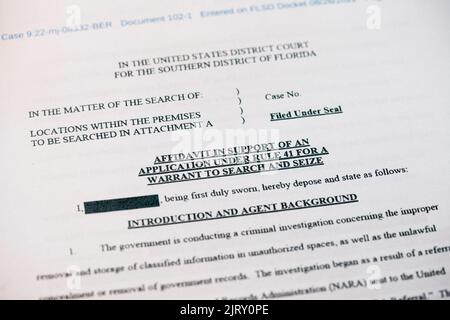 Washington DC, Stati Uniti. 26th ago, 2022. Foto scattata il 26 agosto 2022 mostra una pagina di una versione redattata dell'affidavit usato per cercare il mandato di ricerca sull'ex Presidente Donald Trump's Mar-a-Lago estate. Una versione redattata dell'affidavit usato per cercare il mandato di ricerca sull'ex presidente Donald Trump's Mar-a-Lago estate è stato rilasciato Venerdì mezzogiorno. Credit: Liu Jie/Xinhua/Alamy Live News Foto Stock