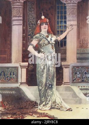 Mme. Sarah Bernhardt nel ruolo di titolo in Izeyl (Iseyl), un dramma lirico indiano di Armand Silvestre e Eugene Morand al Renaissance, Parigi, 1894. Bernhardt, attrice di scena francese famosa in tutto il mondo, 1844-1923. Fotografia del fotografo francese Nadar (Gaspard Félix Tournachon), 1820-1910. Foto Stock