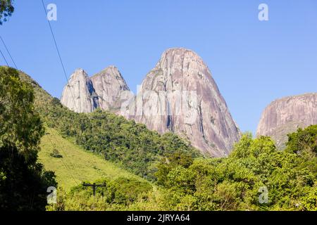 Vista delle tre cime di friborg nuovo a rio de janeiro Brasile. Foto Stock