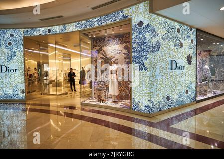 KUALA LUMPUR, MALESIA - CIRCA GENNAIO 2020: Ingresso al negozio Dior al centro commerciale Suria KLCC di Kuala Lumpur. Foto Stock