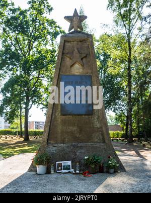 Germania, Bocholt, bassa Reno, Westmuensterland, Muensterland, Westfalia, Renania settentrionale-Vestfalia, NRW, cimitero russo, cimitero di guerra, Tombe per prigionieri di guerra sovietici, cimitero dei soldati, memoriale, obelisco Foto Stock