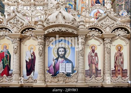 Iconostasi in legno della nuova costruzione della Cattedrale dei Salvatore Trasfigurazione a Pochayiv Lavra, Ternopil regione, Ucraina Foto Stock