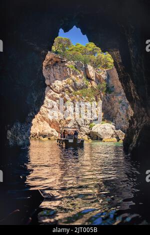 Grotte marine nell'arcipelago delle Isole Tremiti - Isole Tremiti - nel Gargano, Puglia, Italia Foto Stock