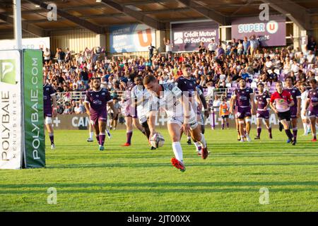 Angouleme, Francia. 26th ago, 2022. Maxime Lafage di Vannes segna una prova durante il campionato francese Pro D2 rugby Unione match tra Soyaux-Angouleme XV e RC Vannes il 26 agosto 2022 allo stadio Chanzy di Angouleme, Francia - Foto Damien Kilani / DK Prod / DPPI Credit: DPI Media/Alamy Live News Foto Stock