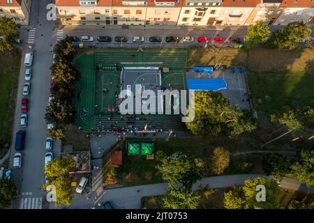 Aerial photo taken with a drone shows the first day, qualifications and group stage of the main part of the Pro 3x3 Croatia Tour as part of FIBA 3x3 Quest tournament in Karlovac, Croatia on August 28, 2022.  Photo: Igor Kralj/PIXSELL Credit: Pixsell photo & video agency/Alamy Live News Foto Stock