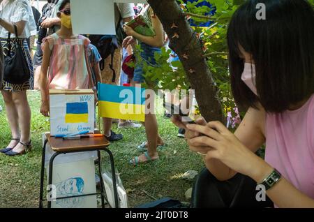 Taipei. 27th ago, 2022. Taiwanesi, espatriati e ucraini che vivono sull'isola partecipano a un festival per celebrare la Giornata dell'Indipendenza Ucraina a Taipei, Taiwan il 27/08/2022 di Wiktor Dabkowski Credit: dpa/Alamy Live News Foto Stock