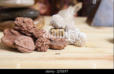 Rocce di rosa del deserto dall'Oklahoma sull'altare della meditazione Foto Stock