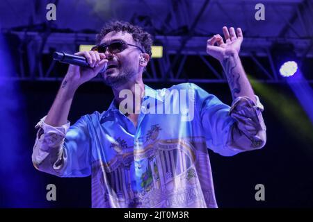 Modena, Italia. 26th ago, 2022. Carl Brave durante CARL BRAVE - Estate 2022, cantante italiano Concerto di Musica a Modena, Italia, Agosto 26 2022 Credit: Independent Photo Agency/Alamy Live News Foto Stock