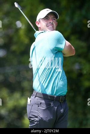 Atlanta, Georgia, Stati Uniti. 26th ago, 2022. Rory McIlroy tee fuori dalla 2nd buche durante il secondo turno del CAMPIONATO DI TOUR all'East Lake Golf Club. (Credit Image: © Deby Wong/ZUMA Press Wire) Foto Stock