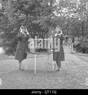 Le donne che fanno parte della guardia domestica svedese che pratica 1962. Lottorna è un'organizzazione di difesa ausiliaria della Guardia domestica svedese, una parte delle forze armate svedesi. Foto Stock