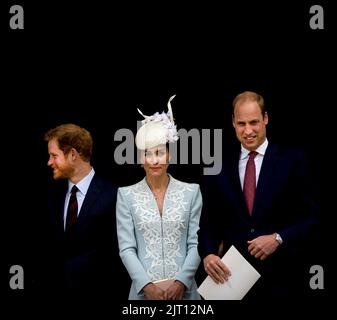 Il Principe Harry, Caterina, la Duchessa di Cambridge e il Principe William, Duca di Cambridge, lasciano la Cattedrale di San Paolo a Londra, Regno Unito. Giugno 2016. Foto Stock