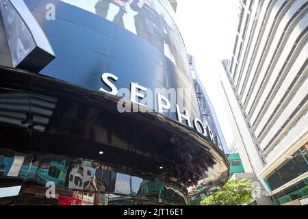 KUALA LUMPUR, MALESIA - 18 GENNAIO 2020: Primo piano del cartello di Sephora sull'ingresso del negozio al centro commerciale Fahrenheit 88 di Kuala Lumpur. Foto Stock