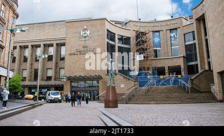La Glasgow Royal Concert Hall & Buchanan Galleries ancorata da John Lewis. Di fronte all'edificio, la statua di Donald Dewar Foto Stock