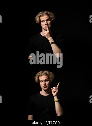 Insieme di due ritratti di attraente uomo allegro, studente, pensando alla soluzione del problema e trovare una soluzione, una buona idea, su sfondo nero. Foto Stock