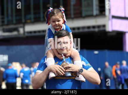 I tifosi arrivano fuori terra prima della partita Cinch Premiership allo stadio Ibrox di Glasgow. Data immagine: Sabato 27 agosto 2022. Foto Stock