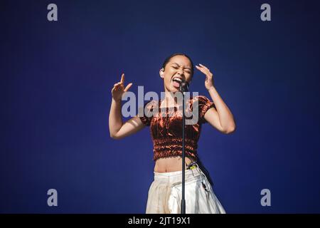 Leeds, Regno Unito. 27th ago, 2022. Griff si esibirà dal vivo sul palco al Leeds Festival, Regno Unito. Credit: Andy Gallagher/Alamy Live News Foto Stock