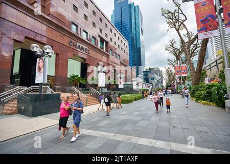 SINGAPORE - CIRCA GENNAIO 2020: Vista a livello della strada del centro commerciale di Nge Ann City durante il giorno. Foto Stock