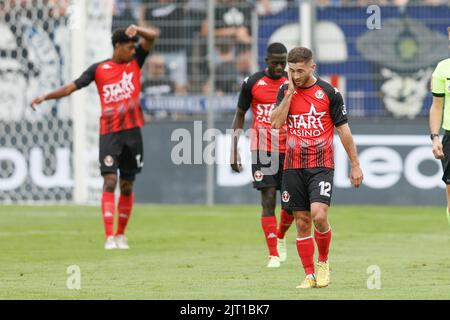 I giocatori della RFC Seraing sembrano sconsolati durante una partita di calcio tra la RFC Seraing e la KRC Genk, sabato 27 agosto 2022 a Seraing, il giorno 6 della prima divisione del campionato belga della 'Jupiler Pro League' 2022-2023. FOTO DI BELGA BRUNO FAHY Foto Stock