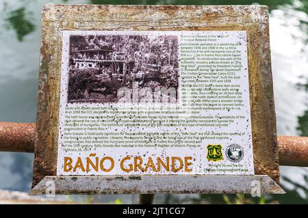 Cartello informativo presso l'area nuoto di Bano Grande nella foresta di El Yunque, Puerto Rico Foto Stock