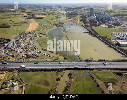 Fotografia aerea, fiume Lippe alluvione e inondazione Lippeaue Schmehauser Mersch presso la centrale elettrica RWE Westfalen, Campingplatz Uentrop Helbach GmbH, campin Foto Stock