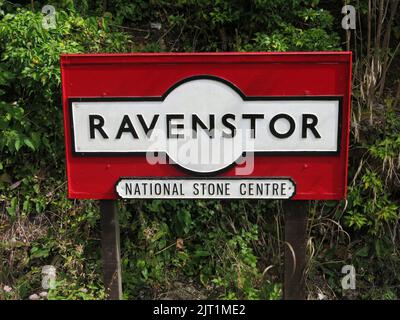 L'Associazione ferroviaria della Valle di Ecclesbourne ha aperto una nuova piattaforma alla stazione di Ravenstor nel 2005, precedentemente un punto di carico per la pietra delle cave locali. Foto Stock