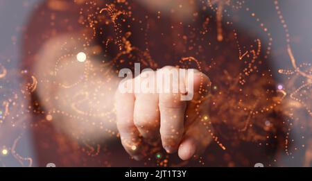 Un rendering 3D del networking globale e un dito umano Foto Stock