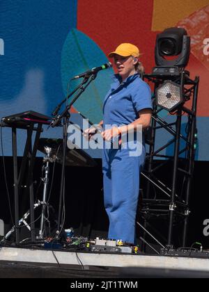 Londra Inghilterra Regno Unito 26th agosto 2022 Tune Yards spettacolo a All Points East Music Festival a Victoria Park Foto Stock