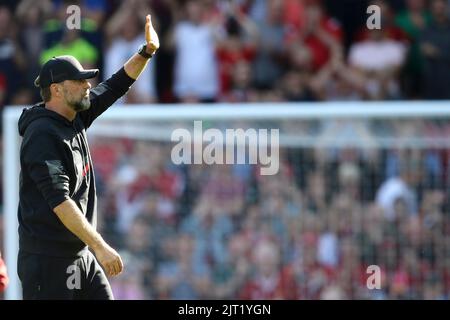 Liverpool, Regno Unito. 27th ago, 2022. Liverpool Manager Jurgen Klopp alla fine del gioco. Incontro Premier League, Liverpool contro AFC Bournemouth a Anfield a Liverpool sabato 27th agosto 2022. Questa immagine può essere utilizzata solo per scopi editoriali. Solo per uso editoriale, licenza richiesta per uso commerciale. Nessun utilizzo nelle scommesse, nei giochi o nelle pubblicazioni di un singolo club/campionato/giocatore. pic di Chris Stading/Andrew Orchard SPORTS photography/Alamy Live news Credit: Andrew Orchard SPORTS photography/Alamy Live News Foto Stock