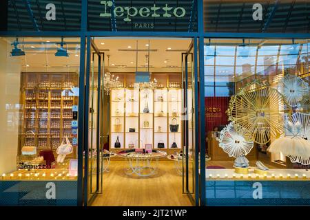 SINGAPORE - 20 GENNAIO 2020: Ingresso al negozio Repetto presso lo Shoppes di Marina Bay Sands Foto Stock