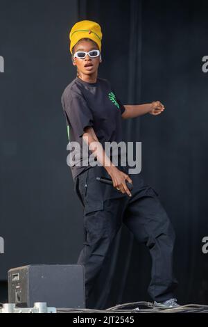 Leeds, Regno Unito. Sabato 27 agosto 2022. Simbiatu 'Simbi' Abisola Abiola Ajikawo, meglio conosciuto con il suo nome di scena Little Simz live on stage durante il giorno 2 del Leeds Festival 2022.,© Jason Richardson / Alamy Live News Foto Stock