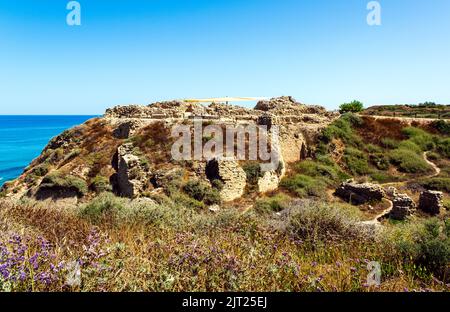 Resti della fortezza crociata nel Parco Nazionale di Apollonia, Israele. Foto Stock