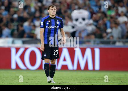 Il centrocampista italiano di Inter Nicolo Barella guarda durante la Serie Una partita di calcio tra SS Lazio e Inter. Il Lazio ha vinto il 3-1 Foto Stock