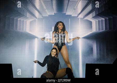 Leeds, Regno Unito. 27th ago, 2022. Megan Thee Stallion si esibisce dal vivo sul palco al Leeds Festival, Regno Unito. Credit: Andy Gallagher/Alamy Live News Foto Stock