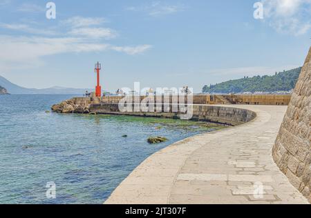 Porporela frangiflutti nella città vecchia di Dubrovnik in Croazia Foto Stock