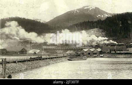 Mulino e miniera di Treadwell Gold Mining Company, Douglas Island, Alaska, circa 1889 Foto Stock