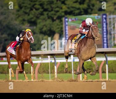 Saratoga Springs, Stati Uniti. 06th Set, 2021. Epicenter, guidato da Joel Rosario vince il Saratoga Midsummer Derby, The Travers Stakes, all'ippodromo di Saratoga Springs, New York, sabato 27 agosto 2022. Foto di Mark Wyville/UPI Credit: UPI/Alamy Live News Foto Stock