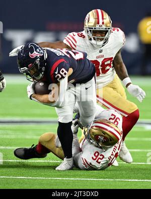 San Francisco 49ers Defensive End Kerry Hyder Jr. (92) e San Francisco 49ers Cornerback Deommodore Lenoir (38) si combinano per affrontare Houston Texans runn Foto Stock