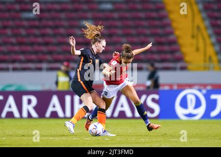 San Jose, Costa Rica. 25th ago, 2022. San Jose, Costa Rica, 25th 2022 agosto: Liz Rijsbergen (7 Paesi Bassi) e il capitano Ana Tejada (3 Spagna) combattono per la palla (duello) durante la Coppa del mondo di donne FIFA U20 Costa Rica 2022 partita di calcio semifinale tra Spagna e Paesi Bassi a Estadio Nacional a San Jose, Costa Rica. (Daniela Porcelli/SPP) Credit: SPP Sport Press Photo. /Alamy Live News Foto Stock