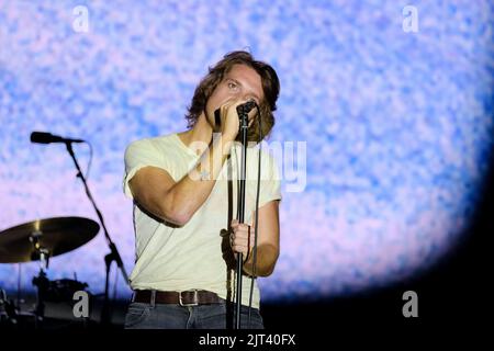 Il cantante e musicista scozzese Paolo Giovanni Nutini si esibisce dal vivo al Victorious Festival di Southsea. Paolo Giovanni Nutini (Paisley, 9 gennaio 1987) è un . Due dei suoi album sono stati certificati quintuple Platinum dalla British Phonographic Industry. Nutini ha ricevuto tre nomination AL BRIT Award e una nomination al Ivor Novello Award per la scrittura di canzoni. Nel luglio del 2014, la BBC gli ha fatto riferimento come "probabilmente il più grande musicista della Scozia proprio ora". Foto Stock