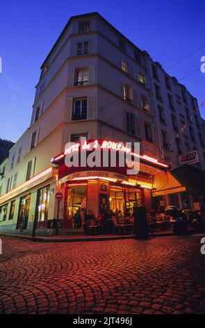 Francia. Parigi (75) 18th° distretto. Quartiere di Montmartre. Cafe des 2 Moulins (rue Lepic) utilizzato come l'ambientazione per il famoso film The Fabulous Destiny of Foto Stock