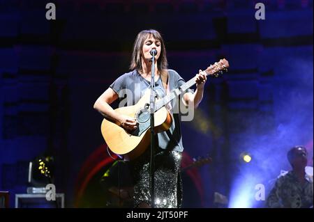 Mantova, Italia. 27th ago, 2022. carmen consoli durante CARMEN CONSOLI, cantante italiana Concerto di Musica a MANTOVA, Italia, Agosto 27 2022 Credit: Independent Photo Agency/Alamy Live News Foto Stock