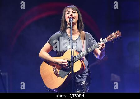 Mantova, Italia. 27th ago, 2022. carmen consoli durante CARMEN CONSOLI, cantante italiana Concerto di Musica a MANTOVA, Italia, Agosto 27 2022 Credit: Independent Photo Agency/Alamy Live News Foto Stock