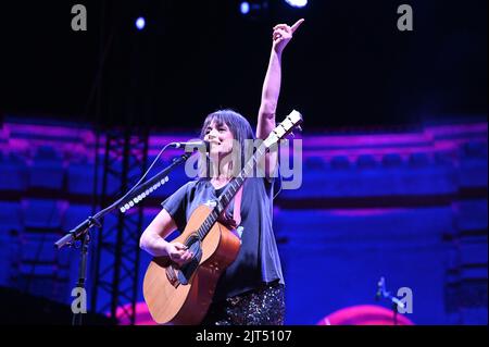 Mantova, Italia. 27th ago, 2022. carmen consoli durante CARMEN CONSOLI, cantante italiana Concerto di Musica a MANTOVA, Italia, Agosto 27 2022 Credit: Independent Photo Agency/Alamy Live News Foto Stock