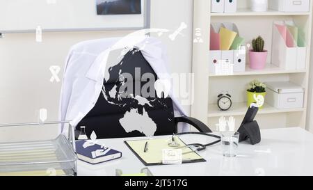 ospedale privato e personale che indossa uniforme sullo sfondo. Foto Stock