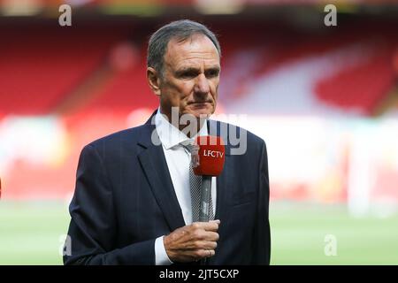 Liverpool, Regno Unito. 27th ago, 2022. Ex difensore di Liverpool Phil Thompson che lavora per LFCTV. Incontro Premier League, Liverpool contro AFC Bournemouth a Anfield a Liverpool sabato 27th agosto 2022. Questa immagine può essere utilizzata solo per scopi editoriali. Solo per uso editoriale, licenza richiesta per uso commerciale. Nessun utilizzo nelle scommesse, nei giochi o nelle pubblicazioni di un singolo club/campionato/giocatore. pic di Chris Stading/Andrew Orchard SPORTS photography/Alamy Live news Credit: Andrew Orchard SPORTS photography/Alamy Live News Foto Stock