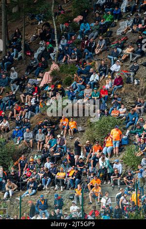 Stavelot, Belgio. 28th ago, 2022. I fan partecipano al Gran Premio del Belgio F2, a Spa-Francorchamps, domenica 28 agosto 2022. BELGA FOTO JONAS ROOSENS Credit: Agenzia Notizie Belga/Alamy Live News Foto Stock