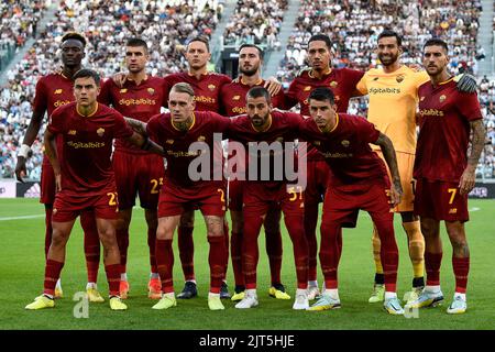 Tuin, Italia. 27 agosto 2022. I giocatori di AS Roma posano per una foto di squadra prima della Serie A partita di calcio tra Juventus FC e AS Roma. Credit: Nicolò campo/Alamy Live News Foto Stock