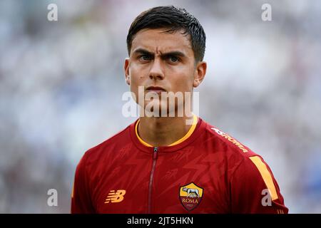 Tuin, Italia. 27 agosto 2022. Paulo Dybala di AS Roma guarda su prima della Serie Una partita di calcio tra Juventus FC e AS Roma. Credit: Nicolò campo/Alamy Live News Foto Stock