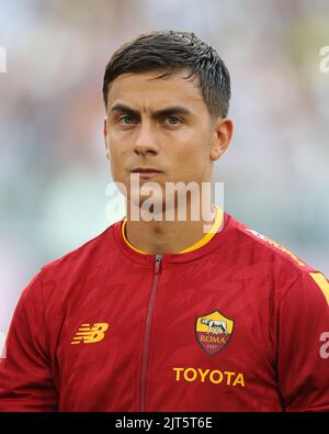 Torino, 27th agosto 2022. Paulo Dybala di AS Roma reagisce durante la formazione prima di iniziare la partita di Serie A allo stadio Allianz di Torino. L'immagine di credito dovrebbe essere: Jonathan Moskrop / Sportimage Foto Stock