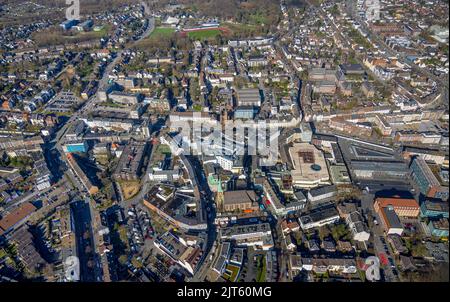 Vista aerea, vista del centro della città e chiesa cattolica di San Ciriaco nel centro storico, Bottrop, Ruhr, Renania settentrionale-Vestfalia, Germania, luogo di culto, Foto Stock